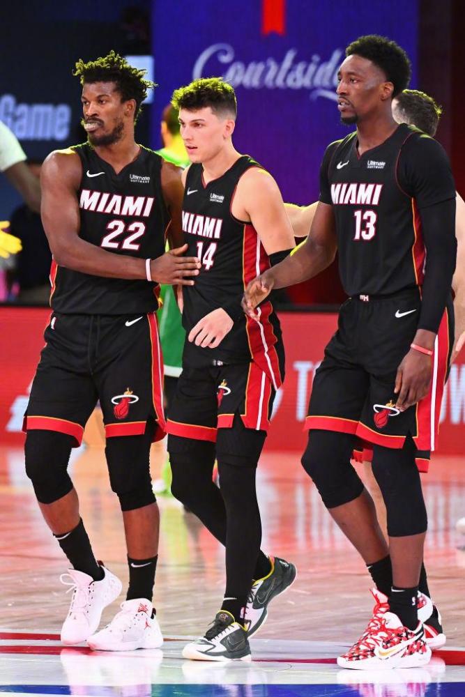 蒙受不小的 蒙受不小的