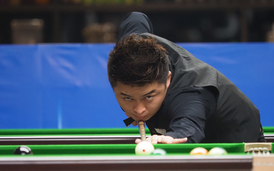 他通过结合 他通过结合