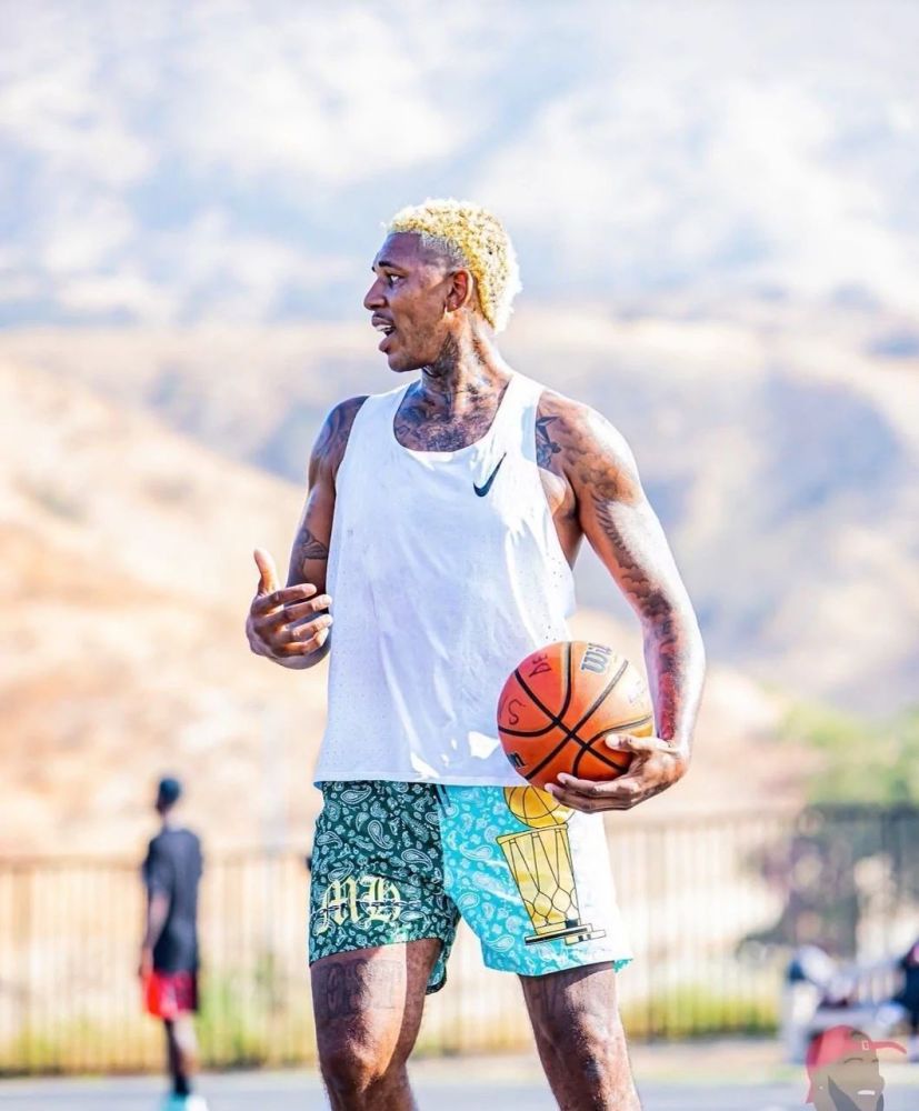 惊险的头槌 惊险的头槌